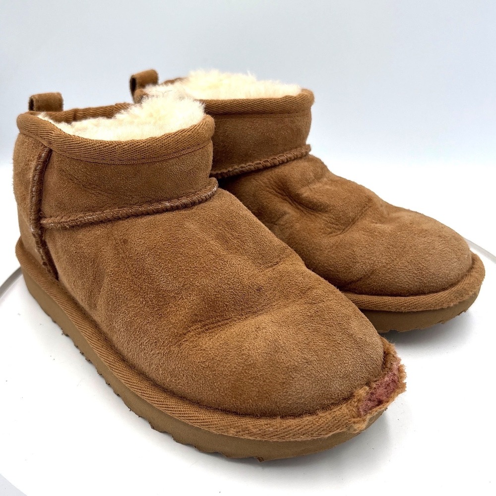 UGG Classic Ultra Mini Boots Kids 13 Chestnut Suede Cozy Ankle Boot 1130750K